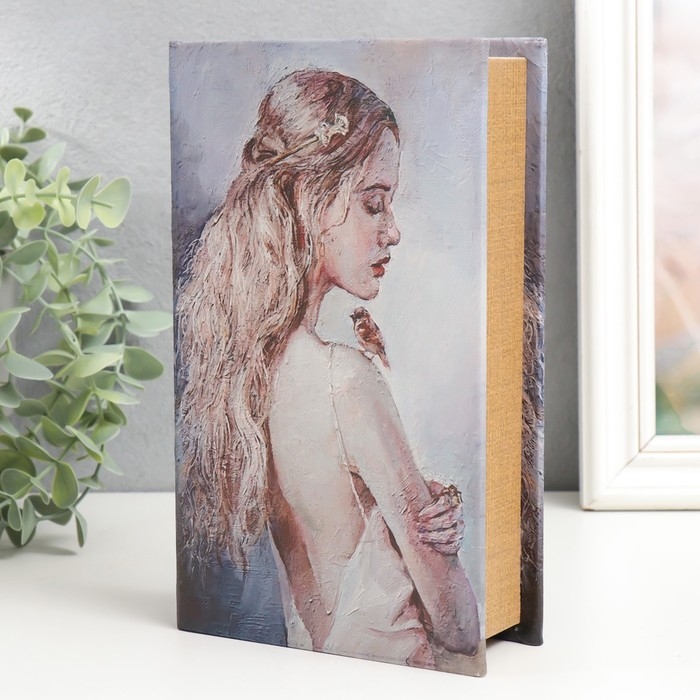 Сейф-книга дерево кожзам  Сейф-книга дерево кожзам "Девушка-нежность" 21х13х5 см