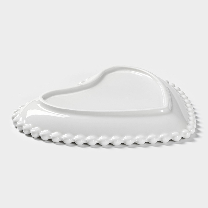 Тарелка керамическая «Сердце», 16,5×15,5 см, цвет белый Тарелка керамическая «Сердце», 16,5×15,5 см, цвет белый