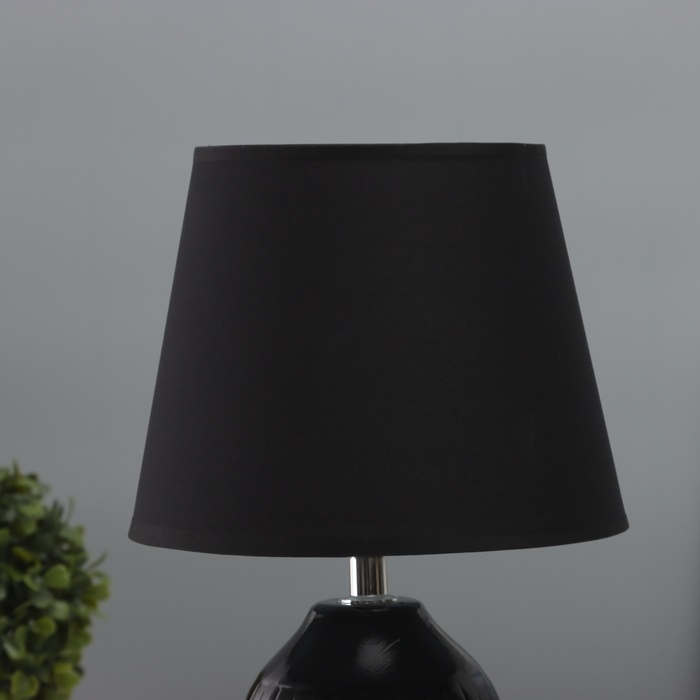 Лампа настольная Лампа настольная "Фанг" 1х40Вт Е14 черный/белый 19,5х19,5х35см