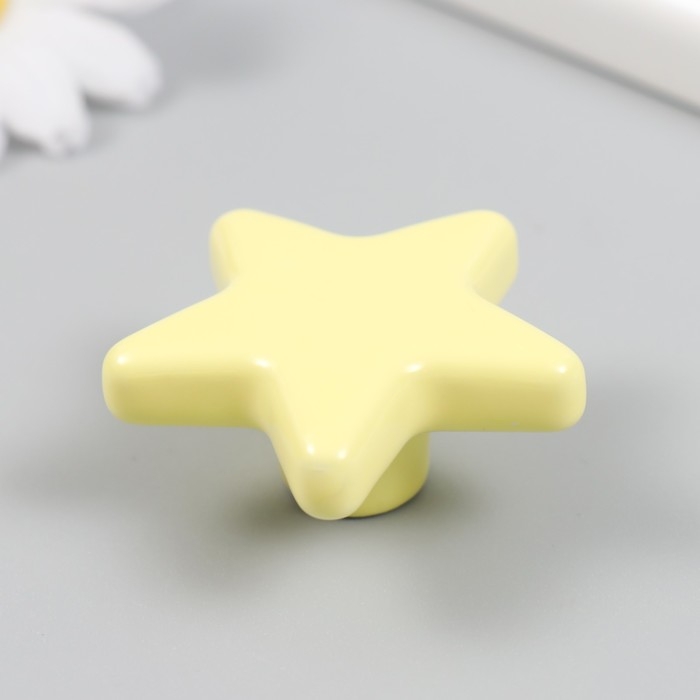 Ручка для шкатулки керамика, металл Ручка для шкатулки керамика, металл "Звёздочка" жёлтая 4,9х4,9х2,2 см