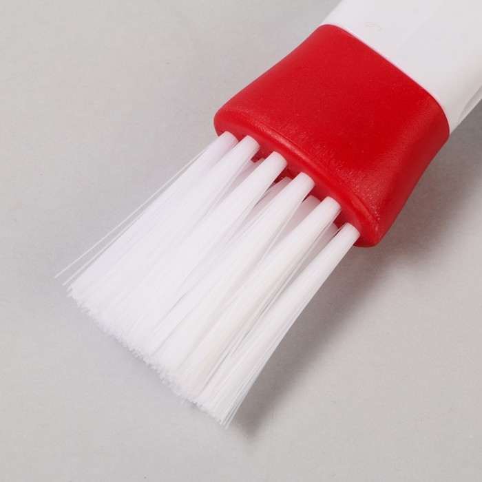 Щетка для чистки труднодоступных мест в салоне авто, 16 см, бело-красный Щетка для чистки труднодоступных мест в салоне авто, 16 см, бело-красный
