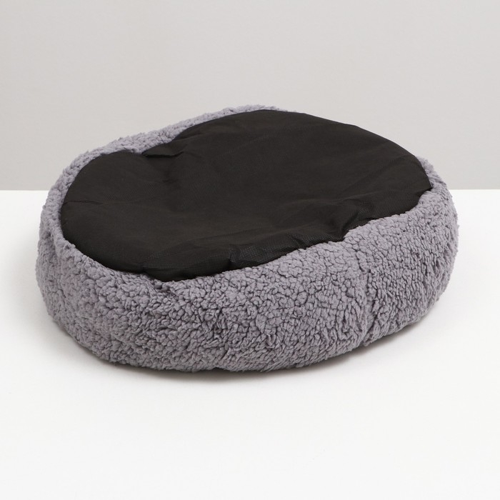 Лежанка для собак и кошек  Лежанка для собак и кошек "Уют", мягкий мех, 45 х 35 х 11 см, серая
