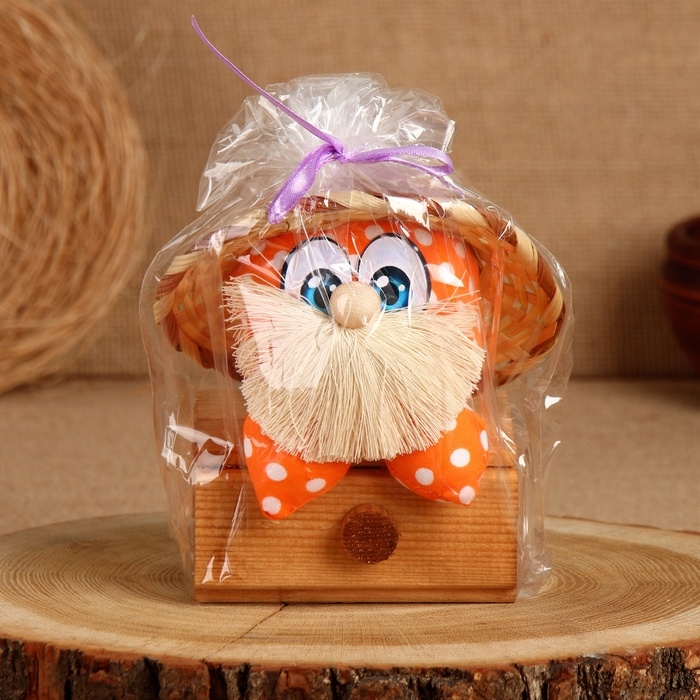 Оберег Оберег "Домовой Стасик", на сундуке, 15 х 11 см