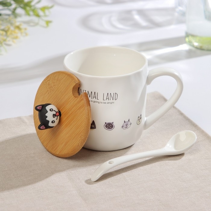 Кружка керамическая с деревянной крышкой и ложкой «Зверята», 360 мл, рисунок МИКС Кружка керамическая с деревянной крышкой и ложкой «Зверята», 360 мл, рисунок МИКС