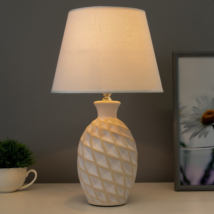 Настольная лампа 16502/1 E14 40Вт бело-бежевый 22х22х38 см RISALUX Настольная лампа 16502/1 E14 40Вт бело-бежевый 22х22х38 см RISALUX