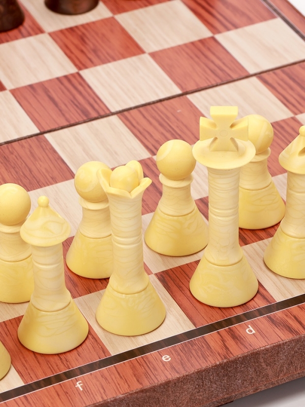 Шахматы 36 х 31 см, король h-8.5 см, пешка h-4.5 см Шахматы 36 х 31 см, король h-8.5 см, пешка h-4.5 см