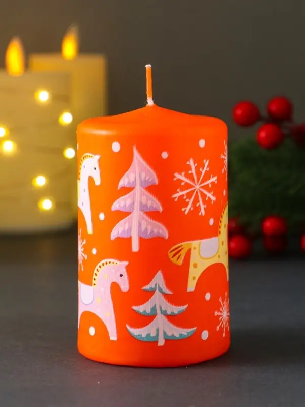 Свеча новогодняя пеньковая "Лошадки" 6х6х8 см