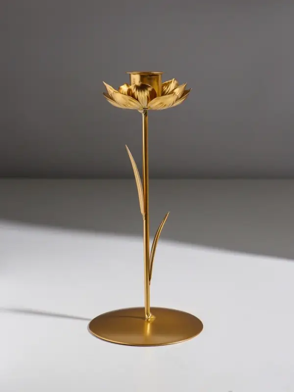 Подсвечник металл на 1 свечу  Подсвечник металл на 1 свечу "Жасмин" золото d=2,5 см 9х9х20,5 см