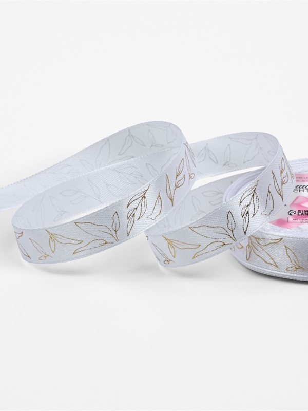 Лента атласная 15мм*25±1ярд(23м±1м) листья белый №01 тиснение золото АУ Лента атласная 15мм*25±1ярд(23м±1м) листья белый №01 тиснение золото АУ