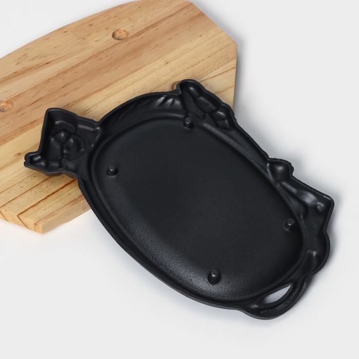 Сковорода чугунная «Корова», 30×18 см, на деревянной подставке МИКС