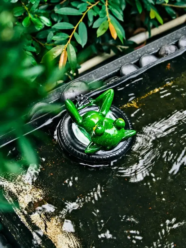 Садовая фигура 14 х 13 х 9,5 см Садовая фигура 14 х 13 х 9,5 см "Лягушка в шине" Водоплавающая