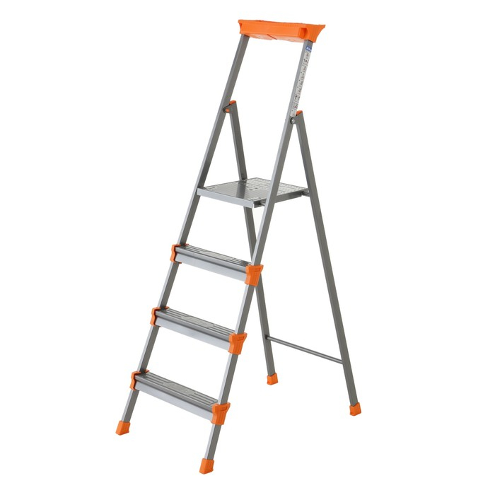 Стремянка Nika СМ4, широкие ступени, высота до рабочей площадки 845 мм, 4 ступени Стремянка Nika СМ4, широкие ступени, высота до рабочей площадки 845 мм, 4 ступени