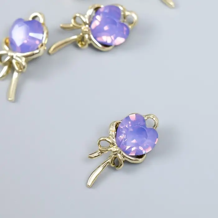 Металлический элемент, декоративная подвеска «Арт Узор. Сердце на палочке с бантиком», стразы, золото, фиолетовый, 2.3×1.3 см