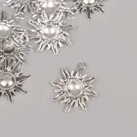 Металлический элемент, декоративная подвеска «Арт Узор. Яркое солнышко», серебро, 2.8×2.5 см Металлический элемент, декоративная подвеска «Арт Узор. Яркое солнышко», серебро, 2.8×2.5 см
