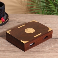 Шкатулка для хранения игральных карт 15.5х12,5 см, дерево шишам, латунь