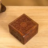 Шкатулка резная 10х10х6 см, дерево шишам
