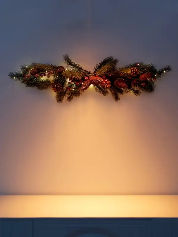 Декор настенный &laquo;Еловая ветвь с шишками&raquo;, 70&times;27 см, 30 LED, от батареек CR2032&times;2, свечение тёплое белое