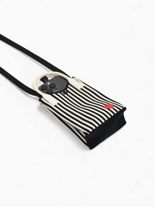 Сумка подр Сердце, 12*4*17, отд на кнопке, дл ремень, бело/черный Сумка подр Сердце, 12*4*17, отд на кнопке, дл ремень, бело/черный