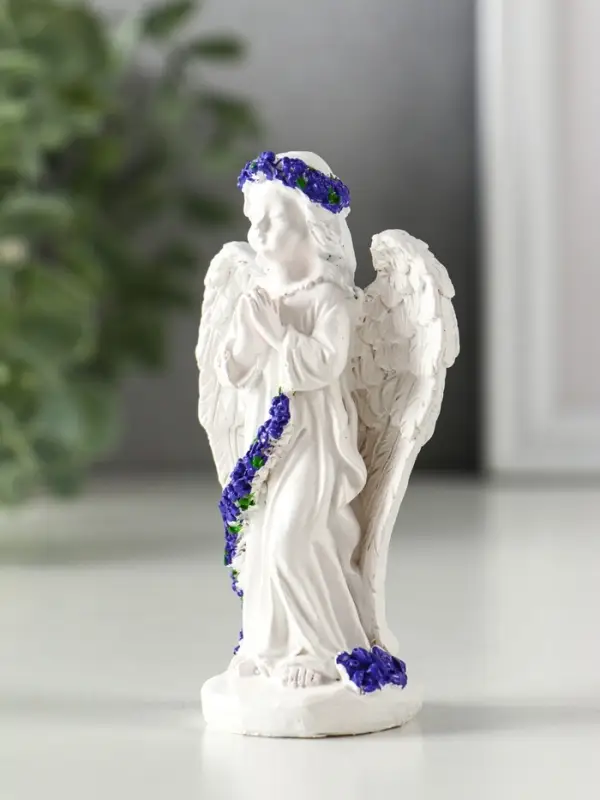 Сувенир полистоун Сувенир полистоун "Девочка-ангел платье с лавандой - молитва" бело-фиолетовый 5,5х3,5х9,3 см 10902