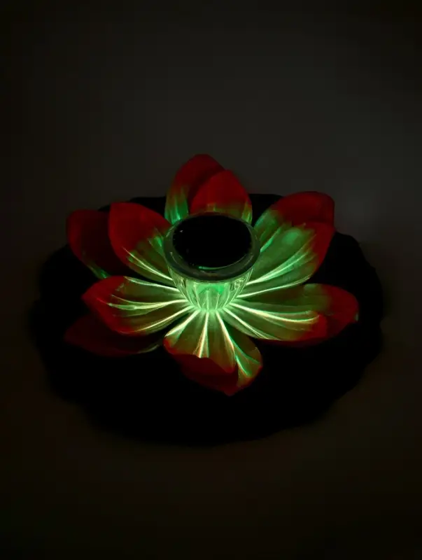 Садовый светильник для водоемов 28 х 28 х 9 см на солнечной бат-е Садовый светильник для водоемов 28 х 28 х 9 см на солнечной бат-е "Лотос" красный N008