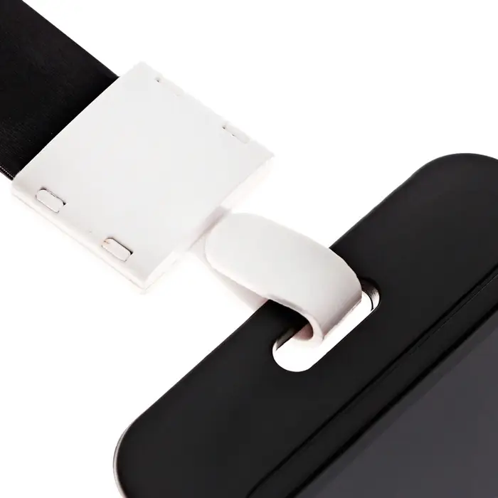 Бейдж вертикальный, внешний размер 11&times;7 см, внутренний размер 8.2&times;5.2 см, лента 42 см, чёрный