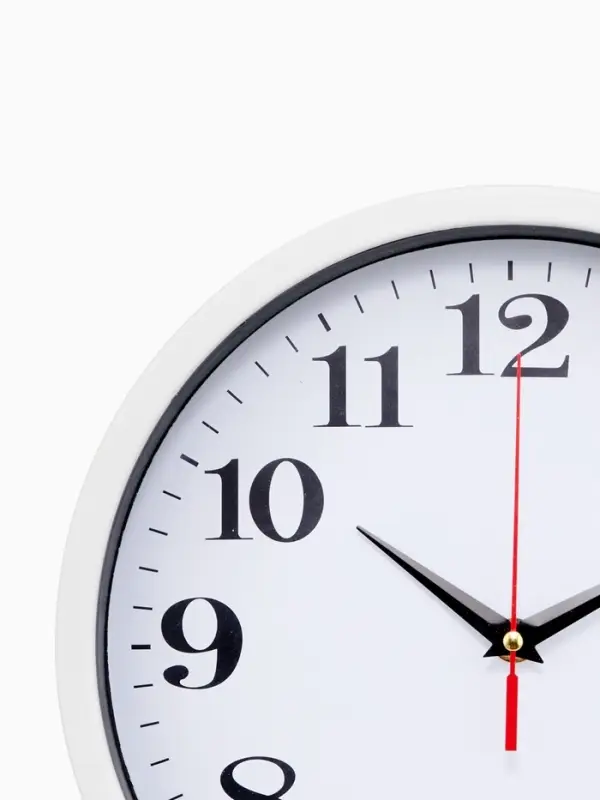 Часы настенные интерьерные &laquo;Время&raquo;, плавный ход, d=28 см, белые