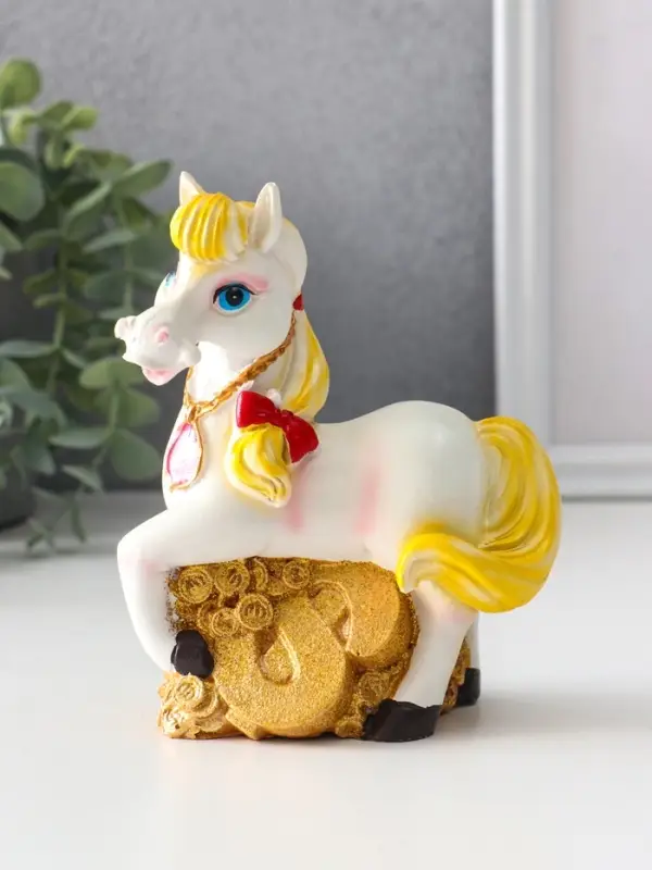 Копилка полистоун Копилка полистоун "Лошадка с ожерельем на золотых монетах" 10,5х5,5х12,8 см