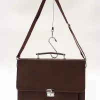 Портфель деловой, 38*6*27 см, отд на клапане, дл.ремень, коричневый