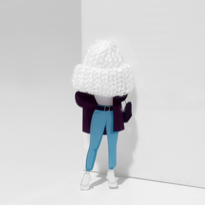 Брошь «Девочка» в джинсах, цветная в серебре Брошь «Девочка» в джинсах, цветная в серебре