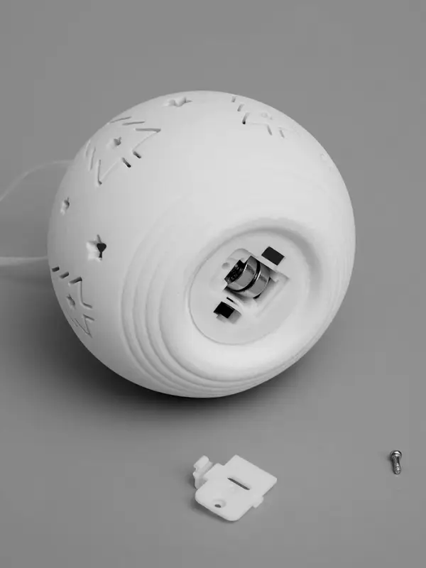 Ёлочный шар &laquo;Ёлки&raquo;, 9&times;9&times;9.8 см, 1 LED, керамика, от батареек LR44&times;2, свечение тёплое белое