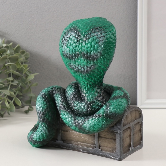 Фигурка Фигурка "КОБРА НА СУНДУКЕ" 20 х 17 х 12 см.