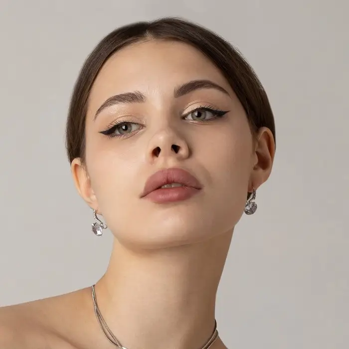 Серьги со стразами &laquo;Циркония&raquo; love you, голубые в серебре