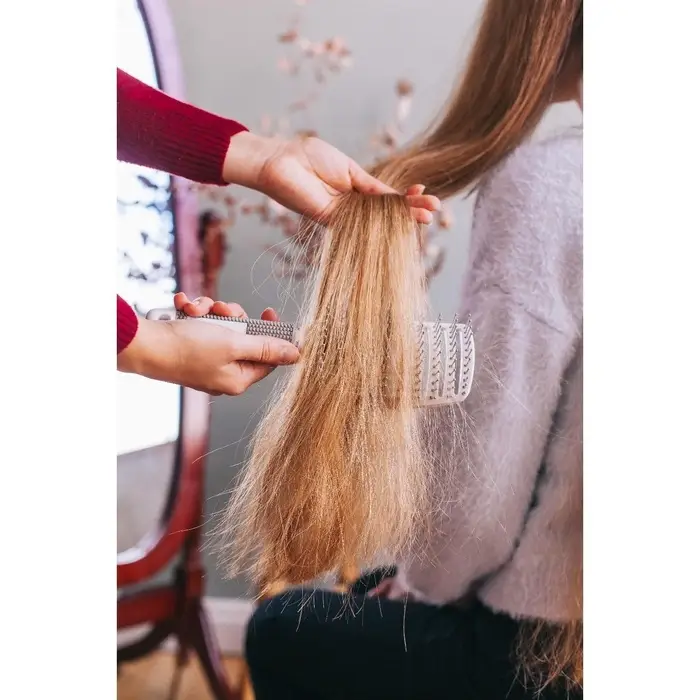 Расчёска массажная, с магнитом, прорезиненная ручка, 7.5&times;25.5 (&plusmn;1) см, серая