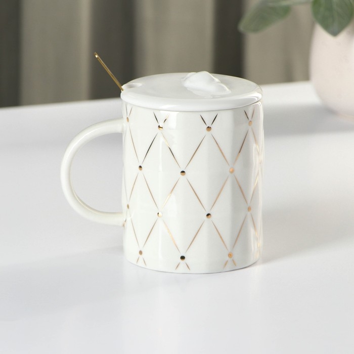 Кружка керамическая с крышкой и ложкой &laquo;Мишка&raquo;, 350 мл, цвет белый