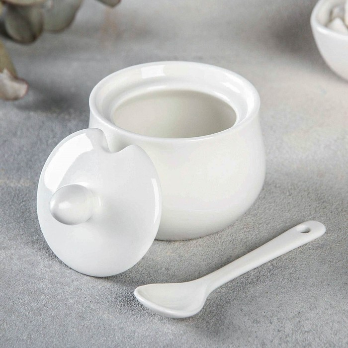 Соусник фарфоровый с ложкой Wilmax, 130 мл, d=7 см, цвет белый Соусник фарфоровый с ложкой Wilmax, 130 мл, d=7 см, цвет белый