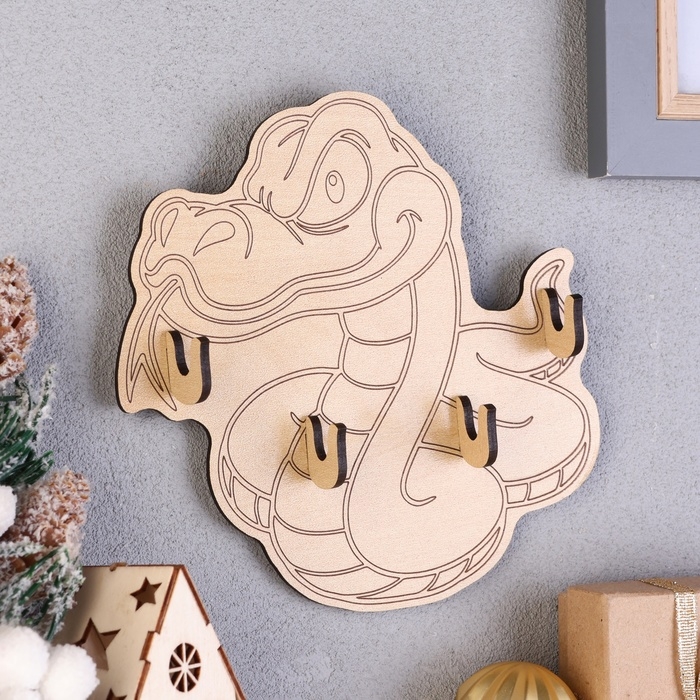 Новый год. Ключница с символом года Новый год. Ключница с символом года "Недовольная змея", 14,5 х 15,2 х 3 см