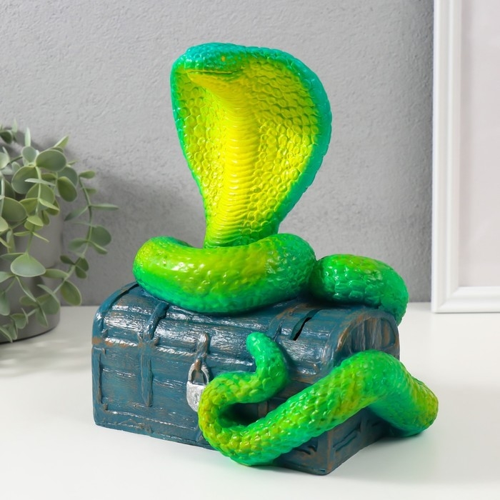 Копилка Копилка"КОБРА НА СУНДУКЕ "  20 х 17 х 12 см.