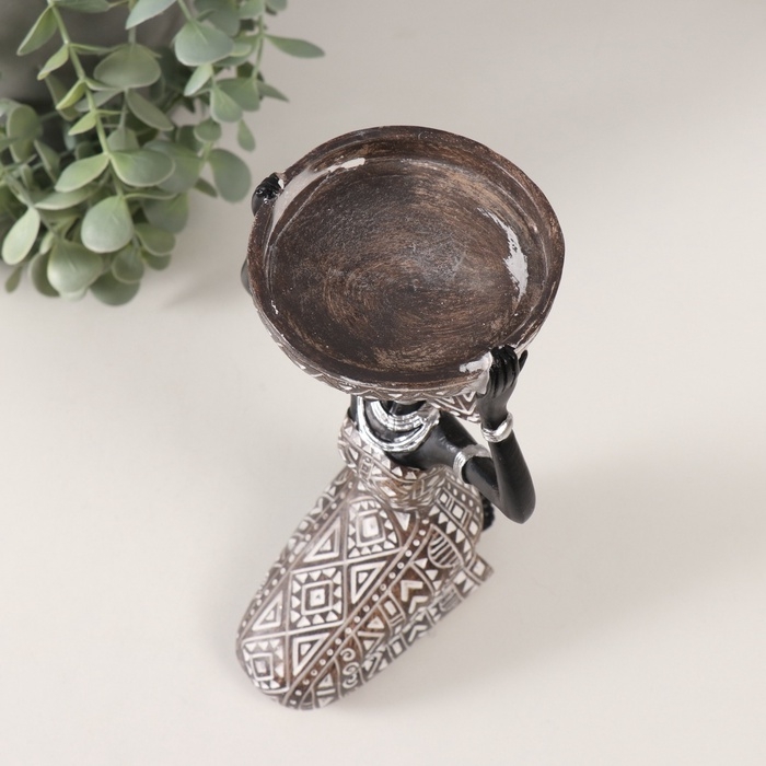 Подсвечник на 1 свечу Подсвечник на 1 свечу "Африканка с блюдом на голове" белый с чёрным 12х12,3х19 см