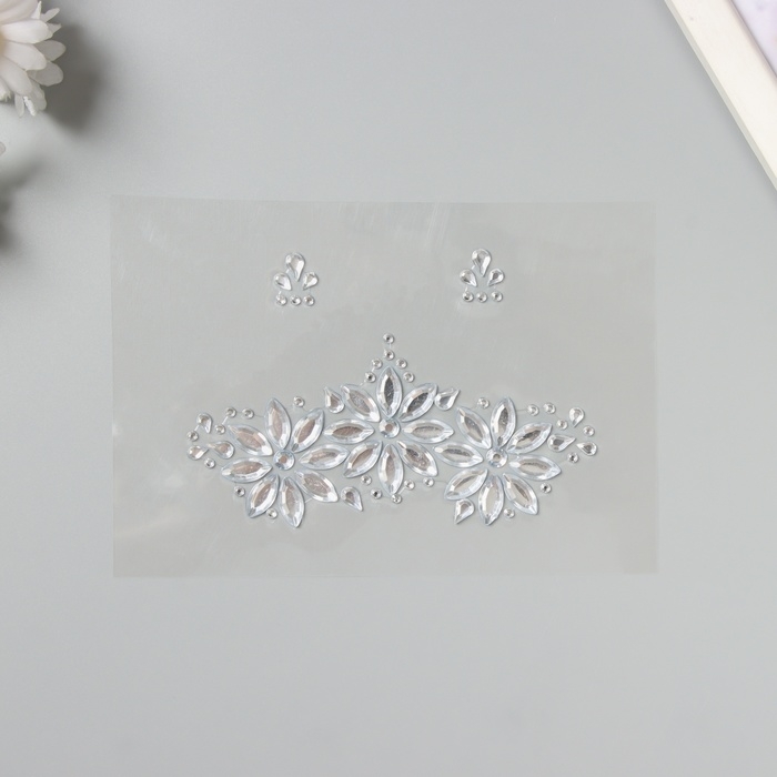 Наклейка пластик стразы на лицо Наклейка пластик стразы на лицо "Три цветка" серебро 14,5х16 см