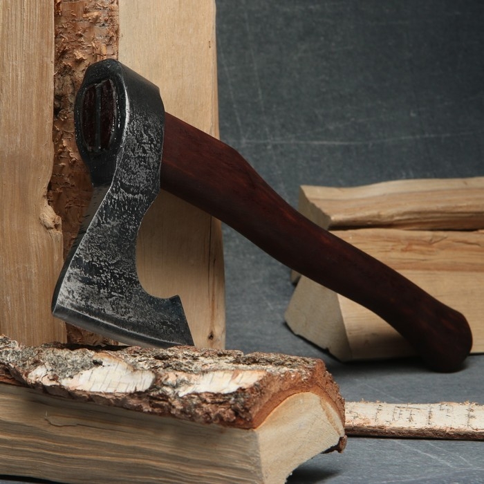 Топор охотничий кованый ТУНДРА ПРОФИ, топорище высшего сорта Топор охотничий кованый ТУНДРА ПРОФИ, топорище высшего сорта "дуб" воск, с чехлом, 800 г