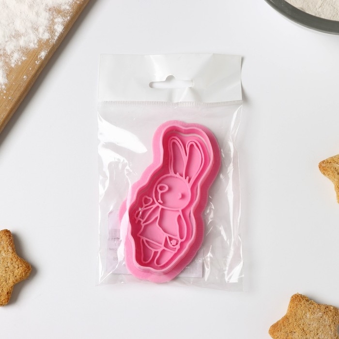 Форма для печенья «Зайка с леденцом», вырубка, штамп, цвет розовый Форма для печенья «Зайка с леденцом», вырубка, штамп, цвет розовый