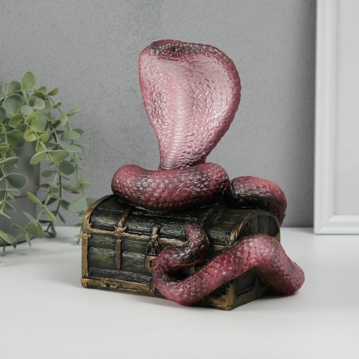 Новогодняя копилка  Новогодняя копилка "Кобра на сундуке "  20 х 17 х 12 см, бордовый