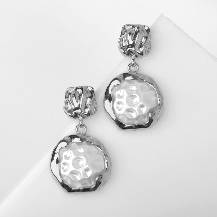 Серьги с жемчугом «Эксклюзив» мятый круг, цвет серебро Серьги с жемчугом «Эксклюзив» мятый круг, цвет серебро