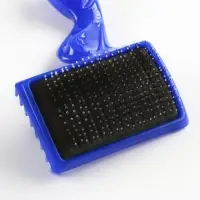 Щётка - пуходёрка большая, основание 84&times;58 мм, с каплями, синяя