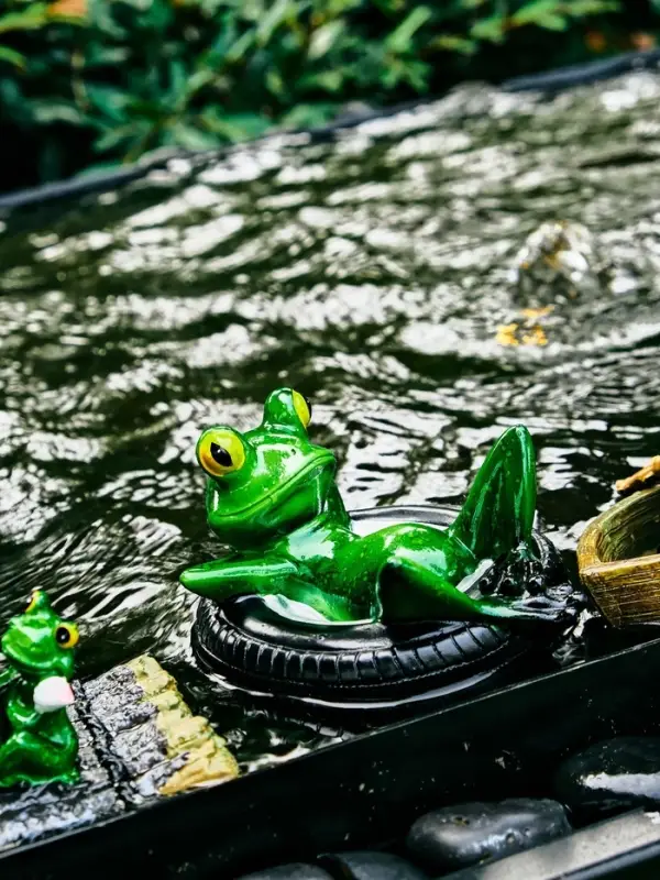 Садовая фигура 14 х 13 х 9,5 см Садовая фигура 14 х 13 х 9,5 см "Лягушка в шине" Водоплавающая