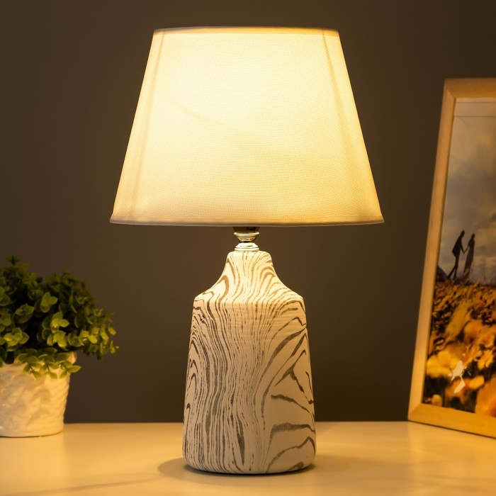 Настольная лампа Настольная лампа "Раум" E14 40Вт белый-черный 23х23х36,5 см RISALUX