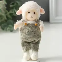 Сувенир  "Белый барашек в зелёно-сером комбинезоне" 4х6,5х13 см