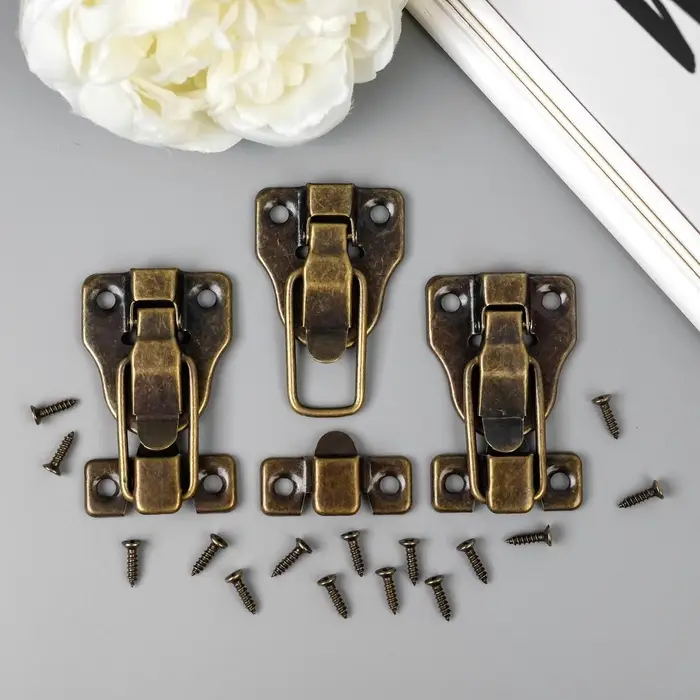 Замок металл для шкатулок. сундуков бронза + гвозд. набор 3 шт 5,8х4х1 см Замок металл для шкатулок. сундуков бронза + гвозд. набор 3 шт 5,8х4х1 см