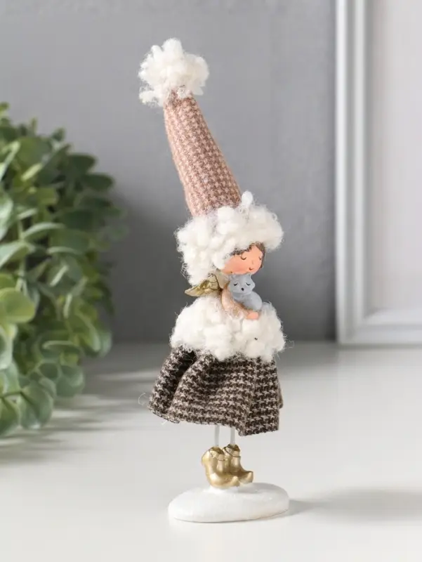 Сувенир полистоун "Ангелочек в клетчатом наряде с мехом, с лисичкой" 5х4х17,5 см