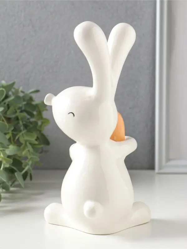 Сувенир керамика "Белый зайчик с морковкой-сердцем" 10,8х9,6х19,3 см